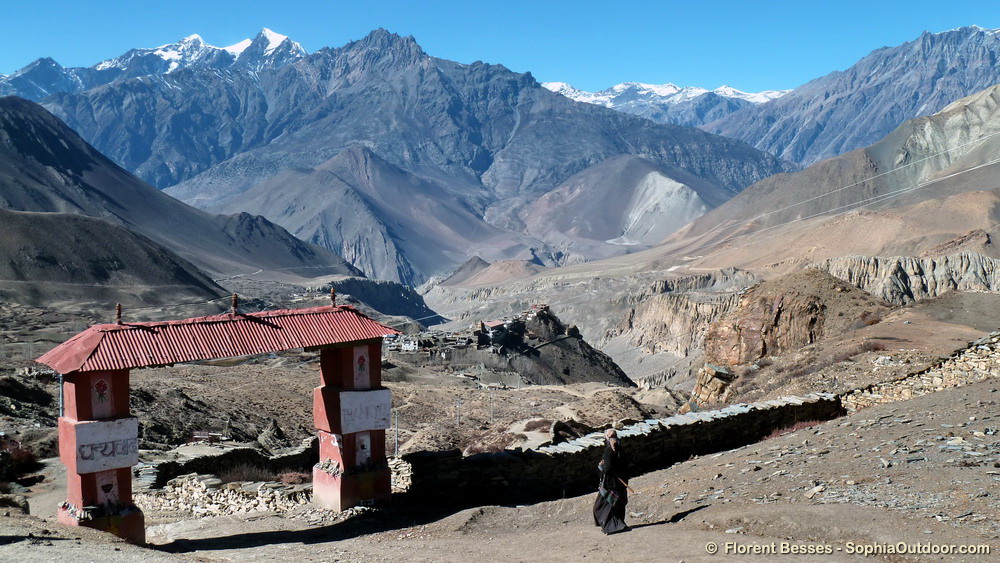 Vue panoramique depuis l'entrée du pèlerinage de Muktinath